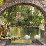 tuinposter grieks doorkijkje zwanen 95x130 cm