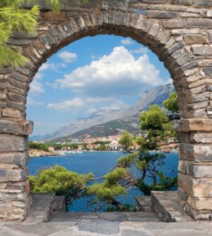 4127_tuinposter_DOORKIJKJE Dalmatie Grieks stenen venster zee