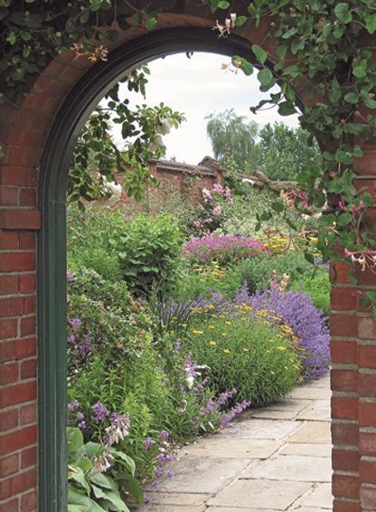 tuinposter aanbieding stenen doorkijk met lavendel