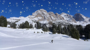 kerstdorp achtergrond skiër in winters landschap met sterrenhemel