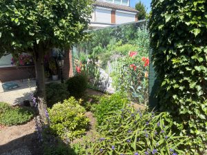 Tuinposter-bloementuin-in-kleine-tuin